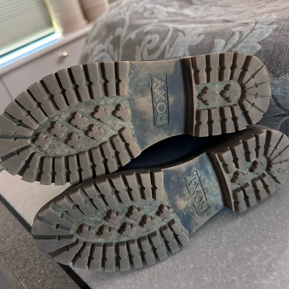 Cute Roxy boots. Faux fur lined size 6.5 - Picture 5 of 6